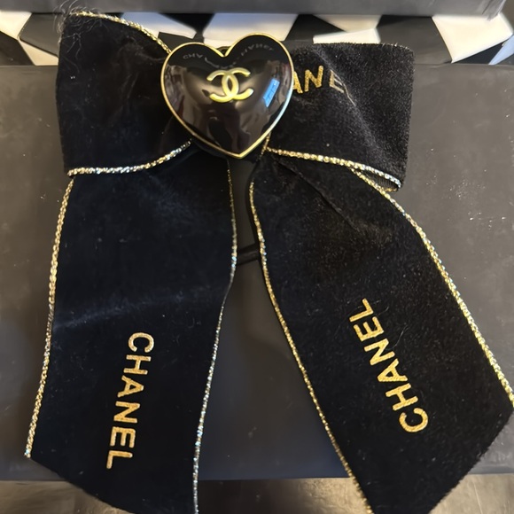 Chanel Black Velvet Bow hair tie - Picture 2 of 3